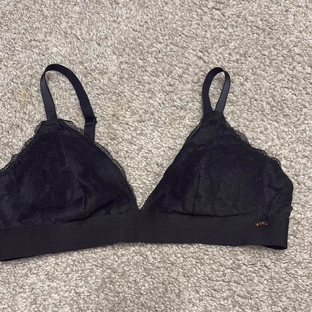 'PINK' Victoria's Secret color Black   v neckline Bralette with lace Intimates